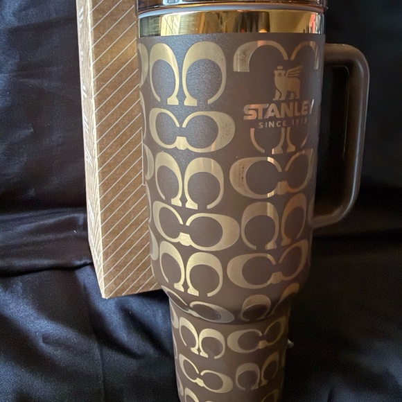 New Stanley 40oz Brown Laser Engraved CoachGold Patterned w/ Brown Straw - Picture 3 of 8